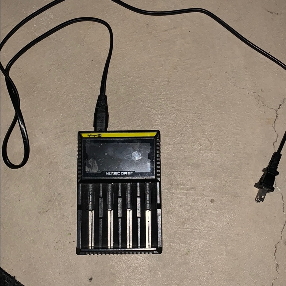 Nitecore D4 - 4bay digital battery charger